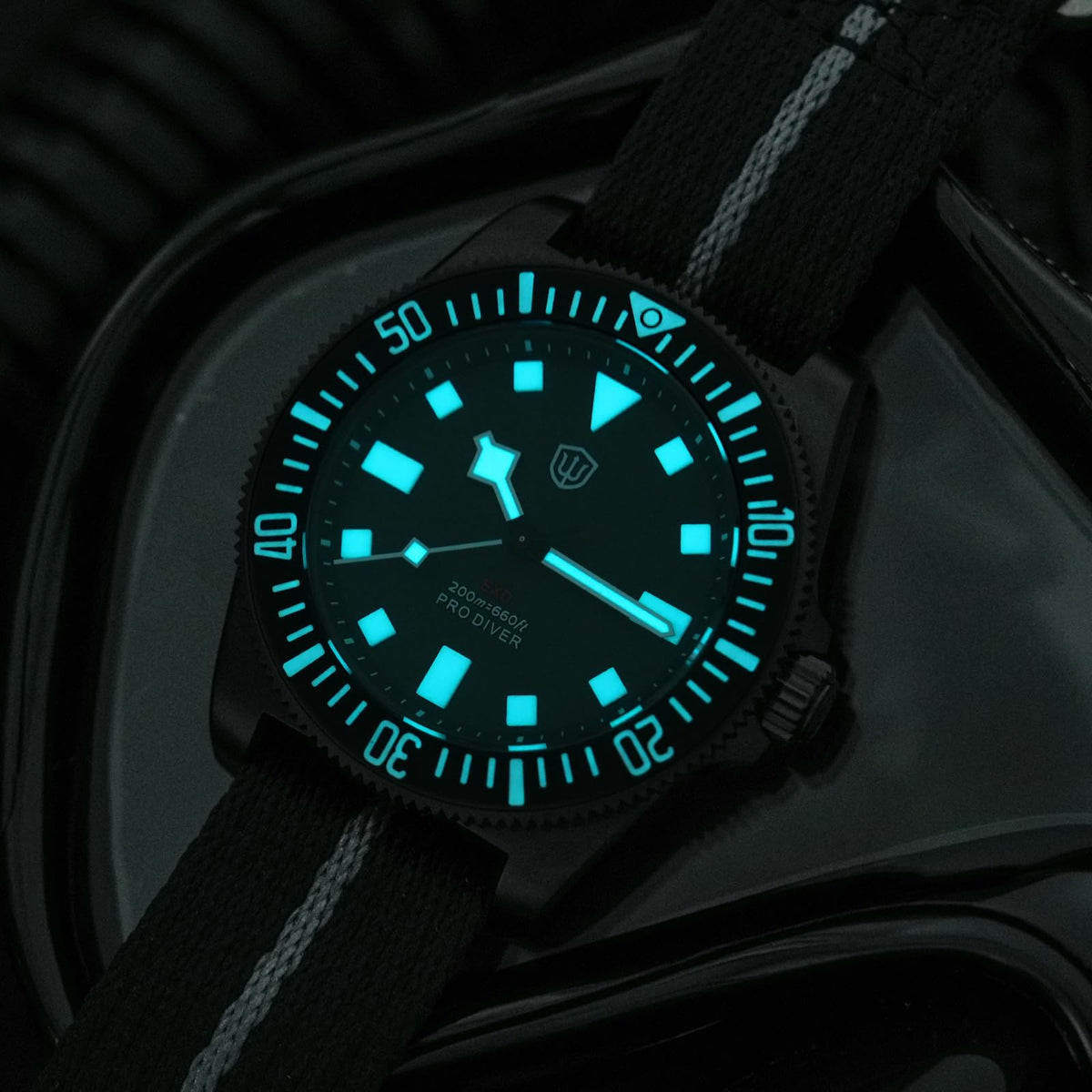 40mm Titanium Dive Watch M41785