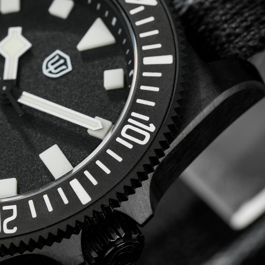 40mm Titanium Dive Watch M41785