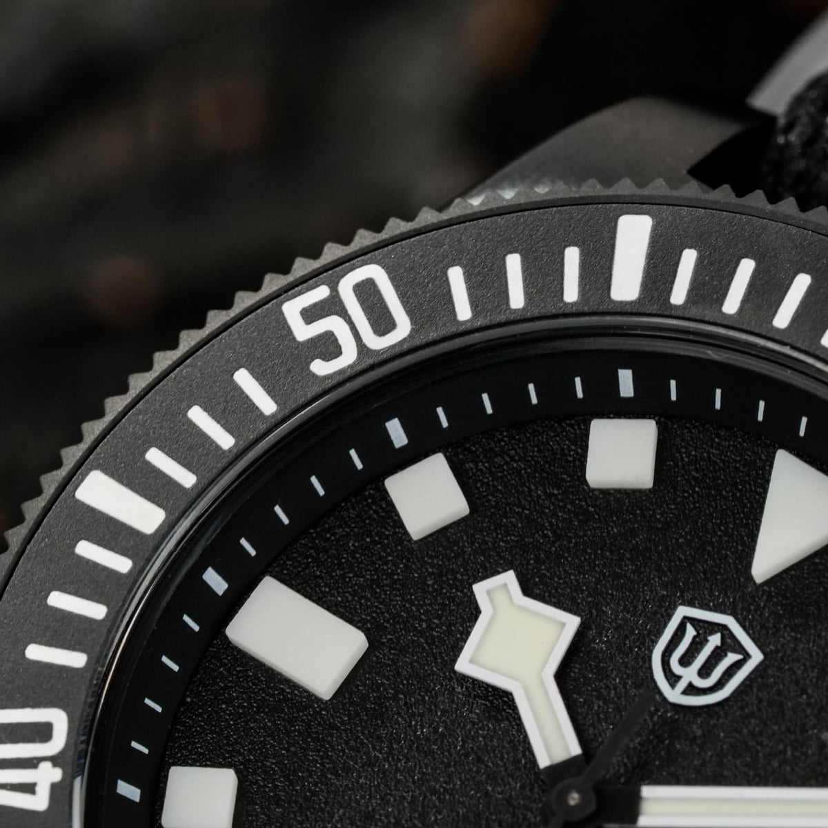 40mm Titanium Dive Watch M41785