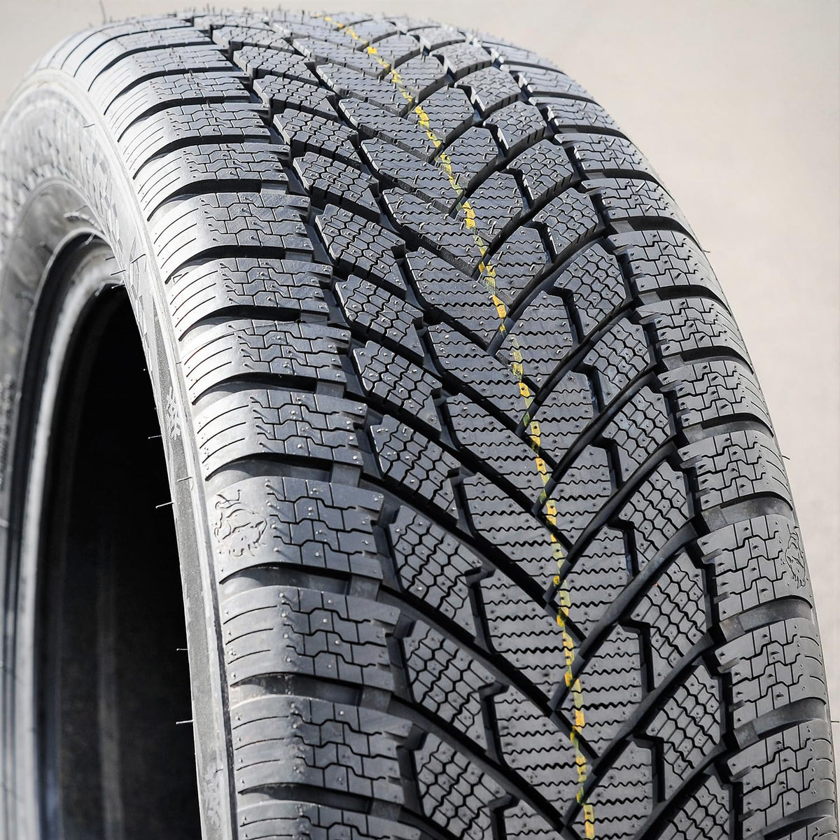 215/60R16 Winter Tires N617122