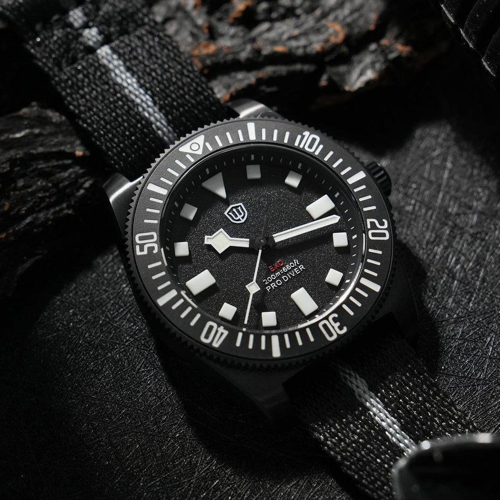 40mm Titanium Dive Watch M41785