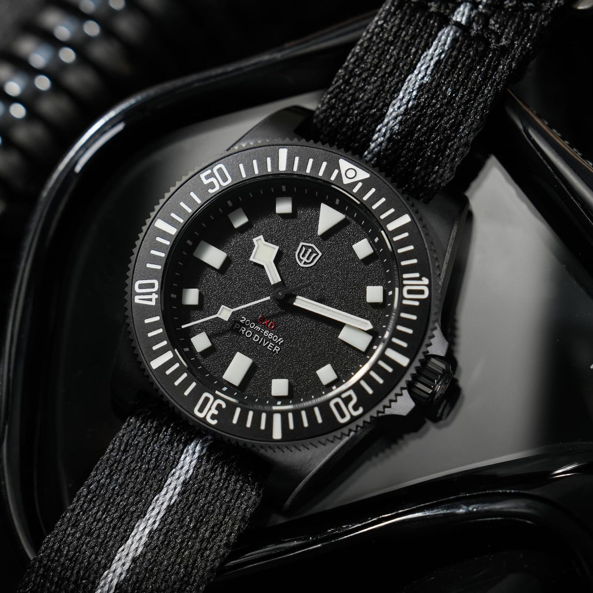 40mm Titanium Dive Watch M41785